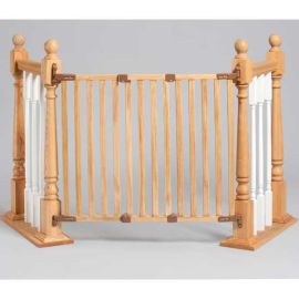 Angle Mount Wood Safeway Wall Mounted Pet Gate (Color: Oak, size: 28.5" - 43" x 31")